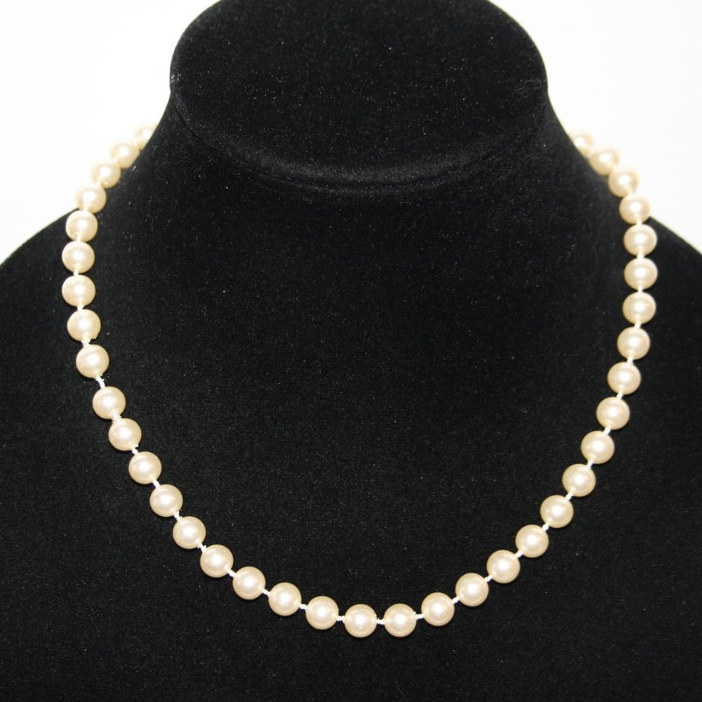 🤍 Off-White Pearl Necklace · 18" · Classic Glow ✨
